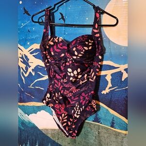 Gorgeous Leaf Print Bathing Suit Size 6
